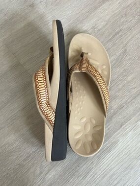 MEGNYA Beige and Brown Women's Thong Flip Flop Sandals 9 / EU 41 comfort slip-on
